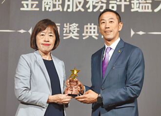 台新 國泰 中信 多元發展獲多獎