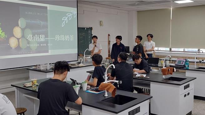 台南一中开设「竹园冈的甜心执事」课程，让AI成为专属甜心执事。（台南一中提供／曹婷婷台南传真）