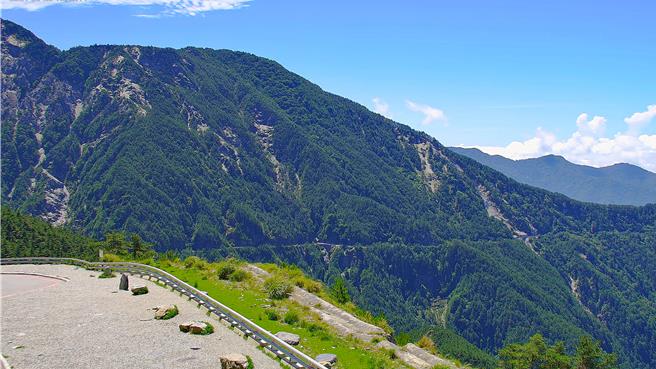 垭口日景。（台东县政府提供／蔡旻妤台东传真）