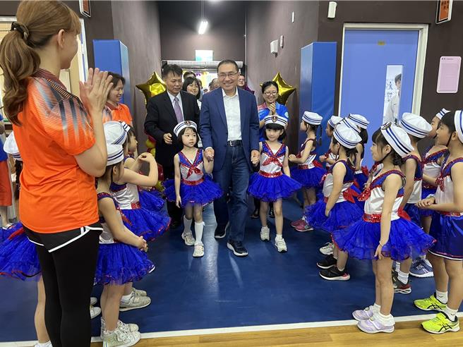 新北市长侯友宜出席忠孝国中校社改建启用典礼。（王扬杰摄）