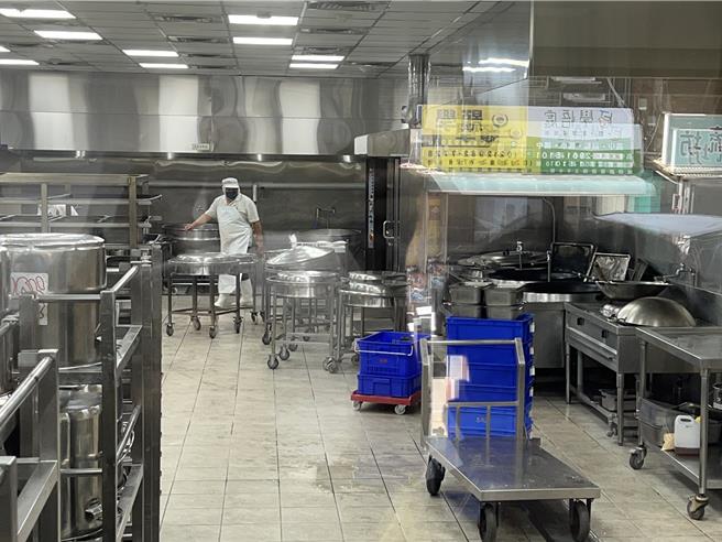 忠孝国中新建自立厨房，可提供约4700人的餐点。（王扬杰摄）