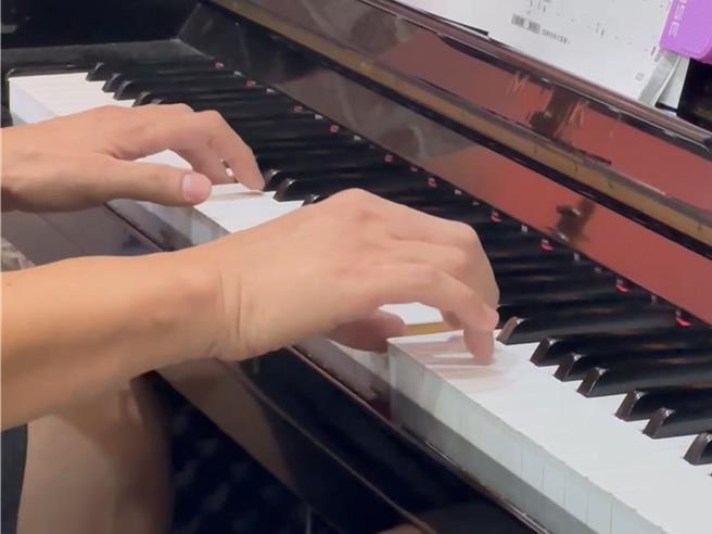 诈骗集团以购买电钢琴为由，向乐器行诈骗得手近10万元。（民眾提供／孙英哲彰化传真）