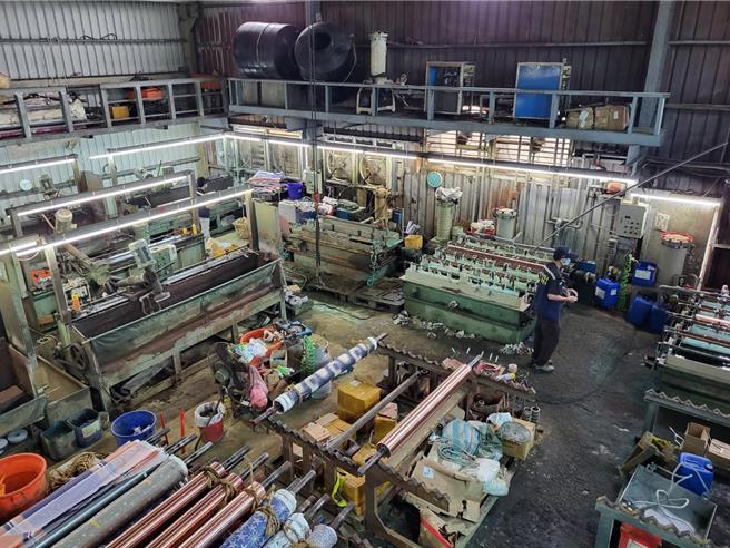 位于树林区潭底沟流域的一家非法电镀工厂2019年遭环保局勒令停工，并两度移送法办，却仍一意孤行非法持续从事电镀作业。（新北市环保局提供）