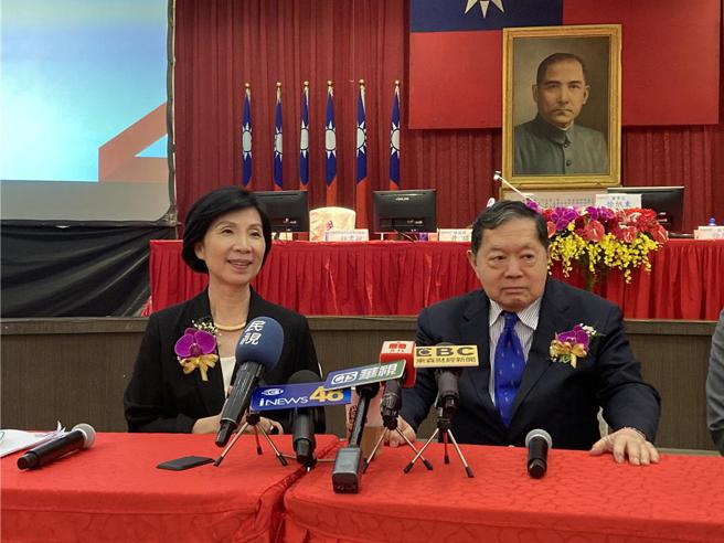 远传董事长徐旭东表示，新三雄时代来临，远传不计大小。图／林淑惠