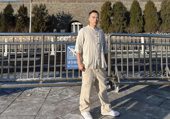 周霭宏日前赴北京演出并拍摄MV。（周霭宏提供）