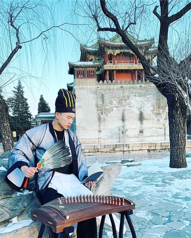 周霭宏日前赴北京演出并拍摄MV。（周霭宏提供）