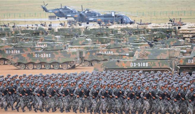 圖為解放軍閱兵場面。（摘自新華社）