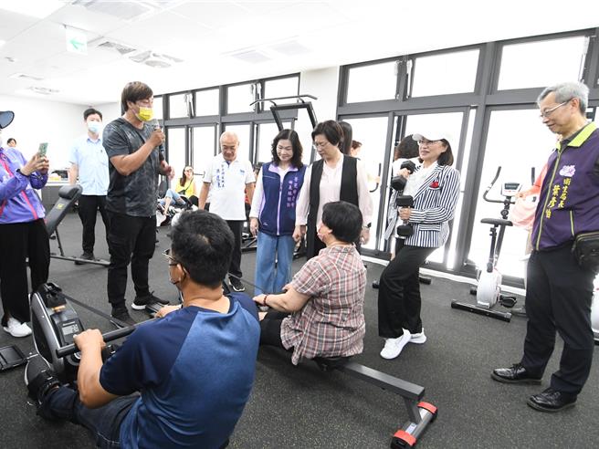 彰化县芳苑乡卫生所暨长照卫福新建大楼今天落成启用，大楼内设有不老健身房。（彰化县政府提供／孙英哲彰化传真）