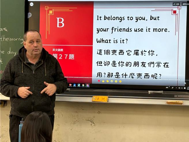 為推動智慧教育，同時響應中央無紙化教材政策，新竹市政府決定自113學年度起暫不再印製紙本英語補充教材。（新竹市政府提供／陳育賢新竹傳真）