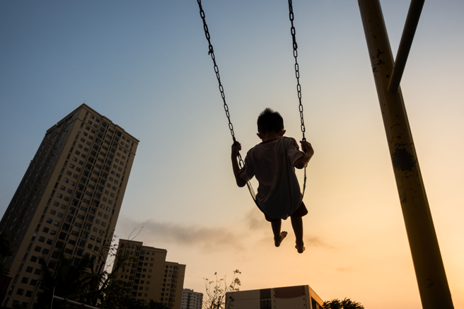 大陸上海9歲女童不慎從盪鞦韆摔落慘死。（示意圖：shutterstock／達志）