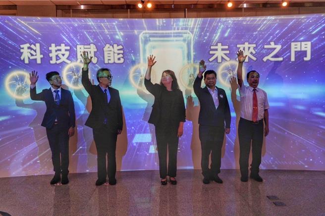 劳动力发展署中彰投分署携手国立台中科技大学，设置「AI数位转型应用培训据点」，21日正式启动。（中彰投分署提供）