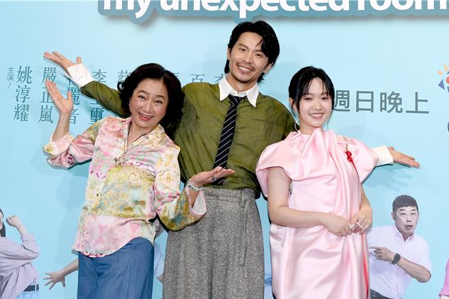 楊麗音（左起）、姚淳耀、嚴正嵐在華視、公視台語台新戲《我的意外室友》同居，發生不少趣事。（華視、公視台語台提供）