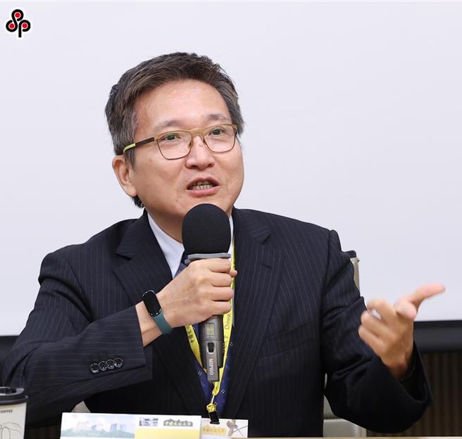 针对大陆21日发布「依法惩治台独分子意见」，淡江大学两岸关系研究中心主任张五岳分析，北京除是要对内交代，表明大陆对台独行径有主导权，更是透过依国内法惩治台独的举措，对外宣示两岸一中，最终达到对台威吓效果。 （摘自中时资料库）