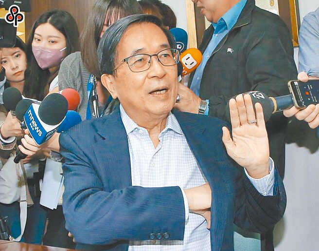 前总统陈水扁遭诉由妻子吴淑珍收了「台北101」前董事长陈敏薰1000万元后再共同洗钱，台北地方法院认为从2006年至今已完成犯罪追诉权时效，日前判决免诉。（本报资料照片）