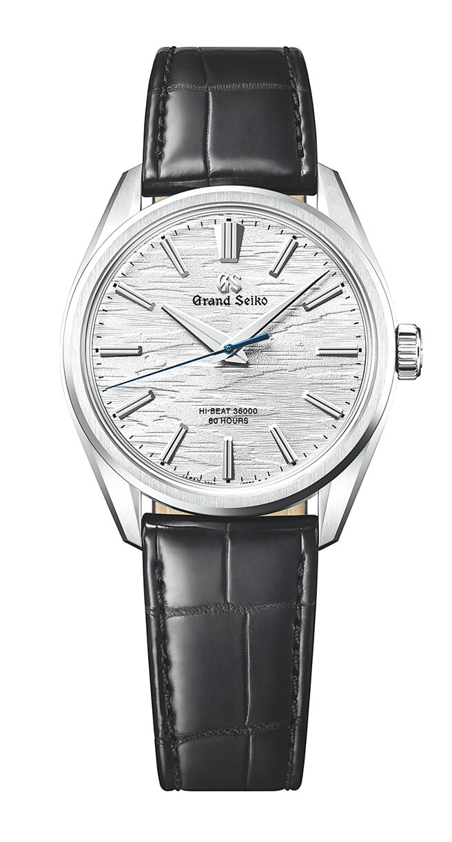 今年话题之作，Grand Seiko白桦树手上链版本，除了更轻薄之外，上链时背面的机芯作动相当有趣。（Grand Seiko提供）