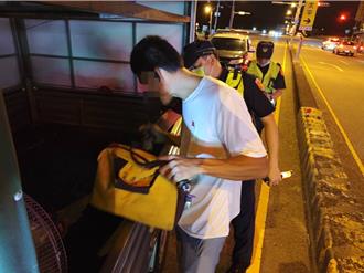 警拦检遇毒品通缉「熟面孔」 搜查车辆全过关败在这里