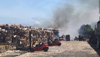屏南工業區塑膠製品廠火警 是否有違空汙法待火調結果判定
