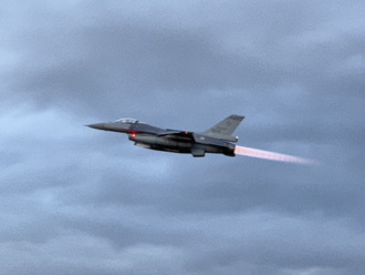 寧賠300萬也要退？ 飛官現身否認    空軍籲：抵制「認知作戰」假訊息