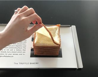 薄可透光！抽取式食用的「紙巾吐司」 韓國爆款美食快閃台北晶華