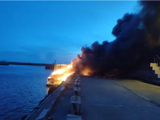 將軍港釣客船故障返港突竄火 9人驚險逃生躲一劫