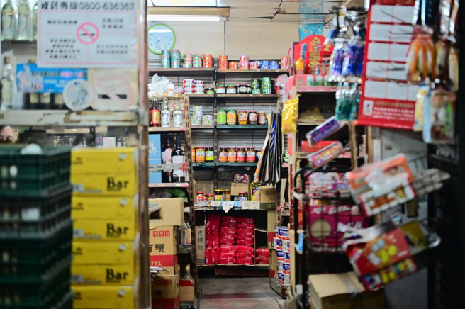 一名女網友在雜貨店發現小時候用的「漿糊」，掀起一票網友共鳴。（圖：shutterstock／達志）