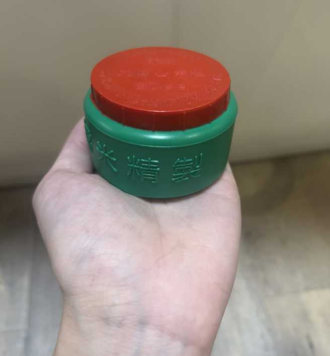 女網友在雜貨店買到漿糊，掀起一票網友共鳴。（翻攝爆廢公社）
