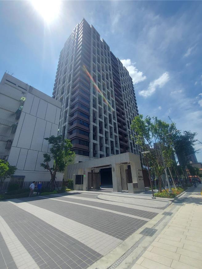 新庄永寧街都更案完工，为2栋地上25层、地下5层，共计192户的新大楼。（张铠乙摄）