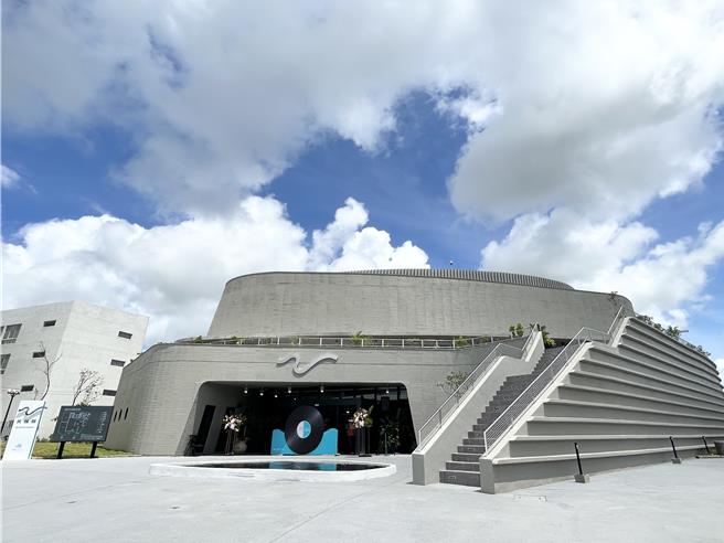 斥資8億元打造的恆春文化中心民謠館22日正式啟用。（謝佳潾攝）