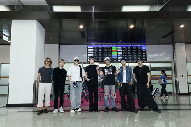 BALLISTIK BOYZ抵达松山机场。（avex提供）