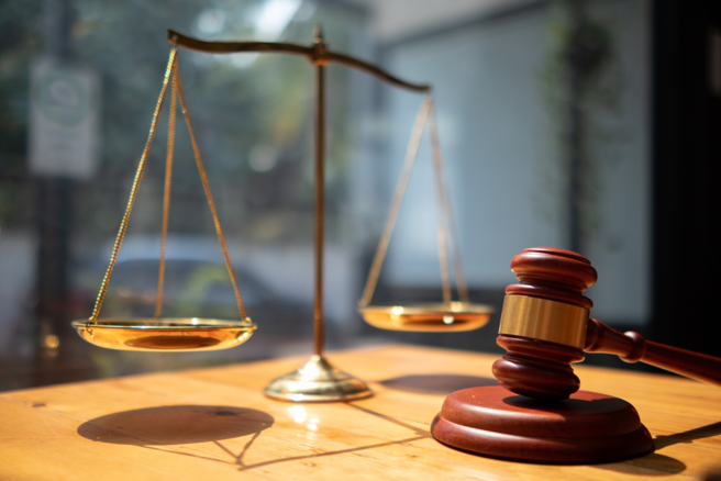 立遺囑眉角多，最簡單的方式是親筆書寫並簽名留下日期。（圖／shutterstock達志）