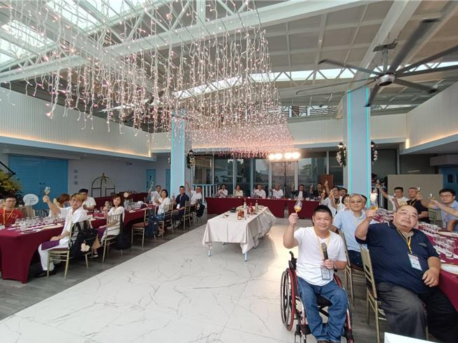 農村水保署台中分署輔導中苗地酒產業，推出四季代表的中苗地酒，21日與台中大安安貝斯釀酒故事館舉行「縱SHOT夜之夢餐酒會」。（安貝斯釀酒故事館提供）農村水保署台中分署輔導中苗地酒產業，推出四季代表的中苗地酒，21日與台中大安安貝斯釀酒故事館舉行「縱SHOT夜之夢餐酒會」。（安貝斯釀酒故事館提供）