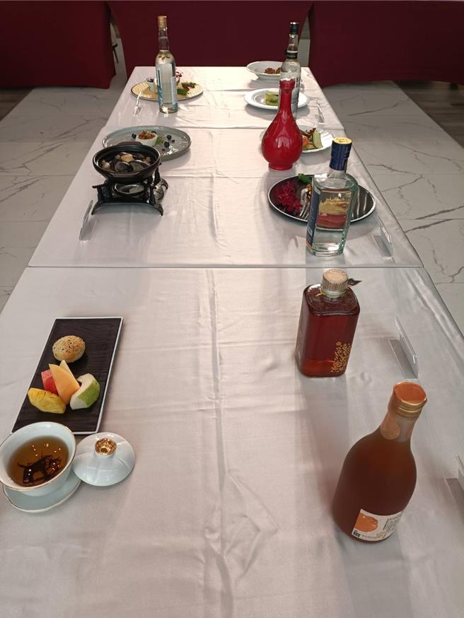 農村水保署台中分署輔導中苗地酒產業，推出四季代表的中苗地酒，21日與台中大安安貝斯釀酒故事館舉行「縱SHOT夜之夢餐酒會」。（安貝斯釀酒故事館提供）