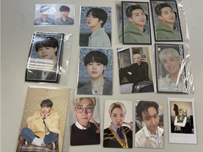 警方查扣日韓明星照片等贓證物。(翻攝照片／林郁平台北傳真）