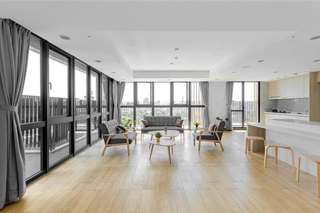 台中市府耗資25億興建「台中公園好宅」，基地位於雙十路一段與富榮街口，14樓4大棟共802戶，1至3房及SOHO等房型，規畫空中花園跑道等公設，22日辦入厝活動。（台中市府住宅處提供／陳淑芬台中傳真）