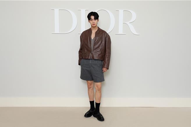 2024年6月22日 台北市／图02：脸蛋天才车银优同样以轻松俐落的扮相现身观秀。（Dior提供／黄唯淯台北传真）