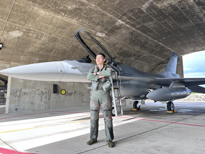 空軍四聯隊上尉飛行官蔡東育。( 葉庭欣攝 )