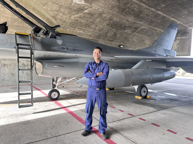 機工長吳裕祥士官長。( 葉庭欣攝 )