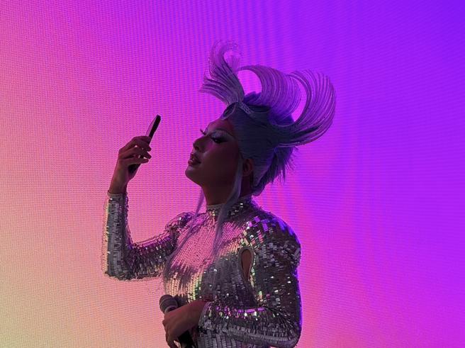 變裝皇后薔薇在Apple舉辦的「Today at Apple 工作坊」上分享拍照技巧。（古明弘攝）