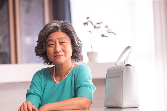 楊麗音飾演未婚的獨居女士，擁有精華地段的豪宅。（公視台語台、華視提供）