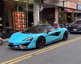 千萬麥拉倫超跑酒駕違停！駕駛拒測挨罰18萬 車丟路邊原因曝