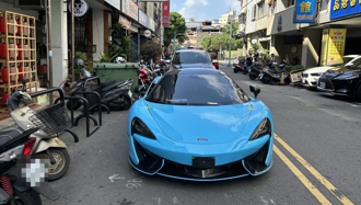 麥拉倫違停拒絕酒測 駕駛身分曝光！餐酒館「微光島嶼」老闆