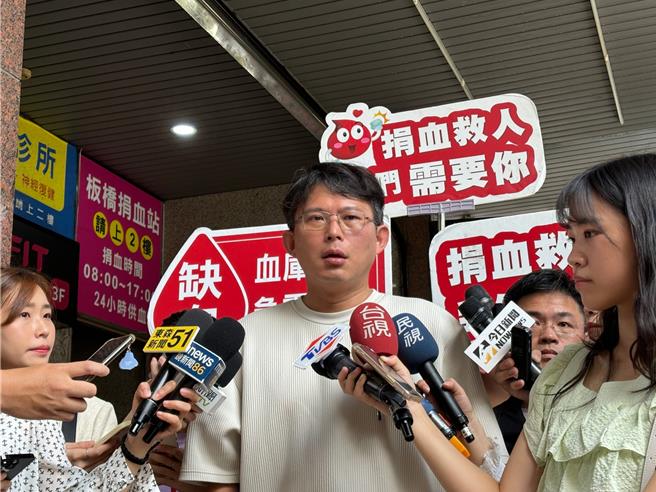 「青鸟行动」认为民眾党立法委员黄国昌是背骨仔，广设其「灵堂」，黄国昌今（23）日受访回应「看起来仇恨值当然是很高」，但他认为走在台湾民主改革道路上「信念从来没有改变过」，反呛民进党拿到权力忘记初衷、已经跳票8年。（柯毓庭摄）