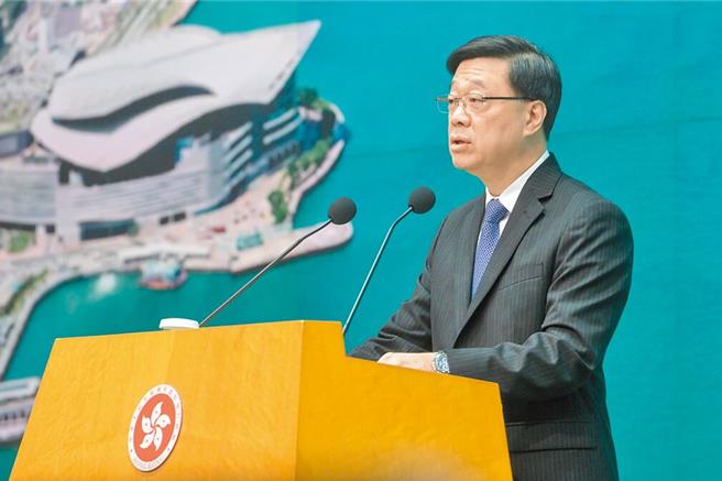 香港掀關店潮，特首李家超：香港處於轉型期，部分經營模式不適合，但開業較關店要多。（中新社）