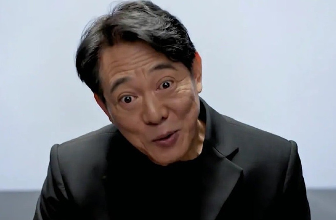 李連杰被曾拍到臉上佈滿皺紋，模樣相當驚人。(圖／艾瑪冲浪菌微博)