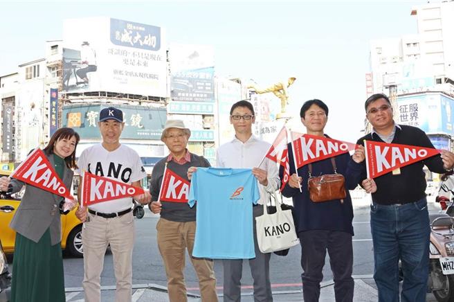 嘉义市中央喷水圆环有KANO投手吴明捷雕像，吴明捷的后代曾从日本来嘉追念。（嘉义市政府提供／本报资料照）