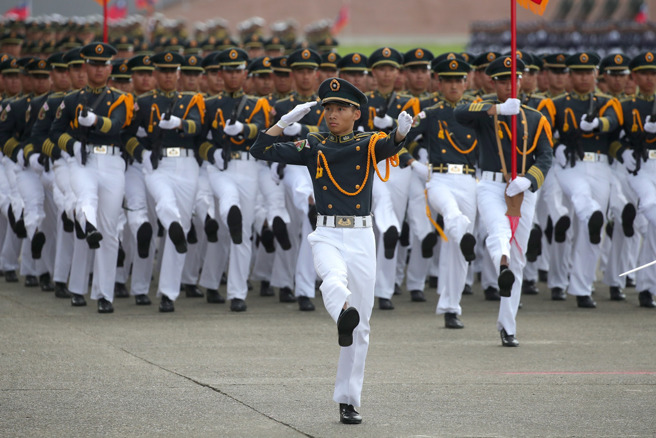 今年适逢中华民国黄埔建军百年，但就在凤山陆军官校隆重纪念的同时，新政策指导之下却也废止了刺枪术，踢正步也将成绝响。（示意图，中时资料照）