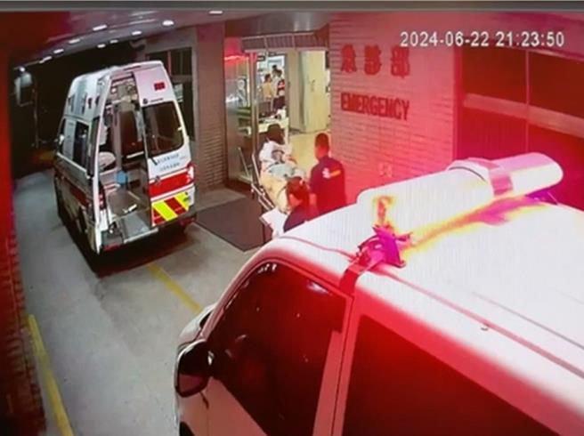 1名43岁的泰国籍女性22日在彰化县登山健行途中昏迷，送医抢救时体温高达摄氏40.9度，昏迷指数仅3，幸好抢救己恢復意识，但仍有生命危险。（彰化基督教医院提供／孙英哲彰化传真）