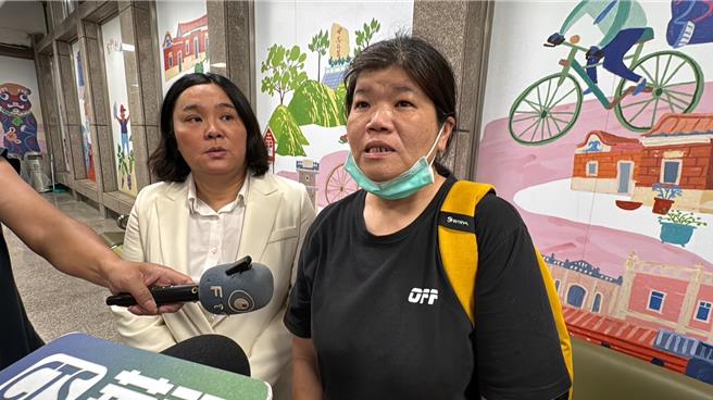 胡男家属22日由立委陈玉珍陪同透过小三通前往大陆探视胡男，于今（23日）下午4时许返抵金门。（于家麒摄）