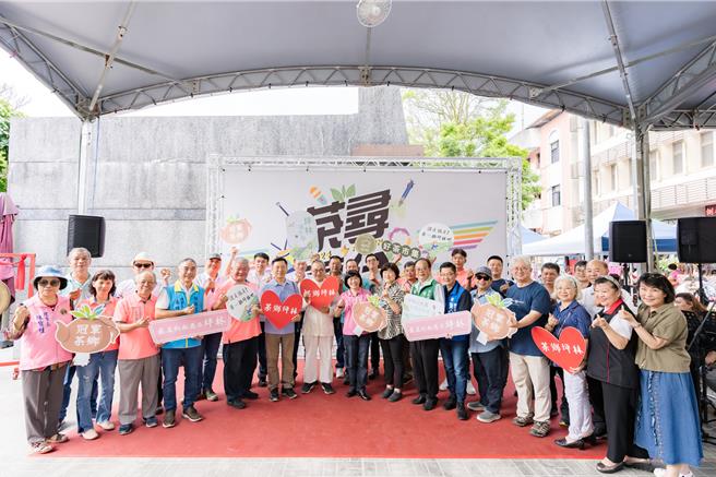 坪林区公所试办坪林老街封街假日市集。（坪林区公所提供）