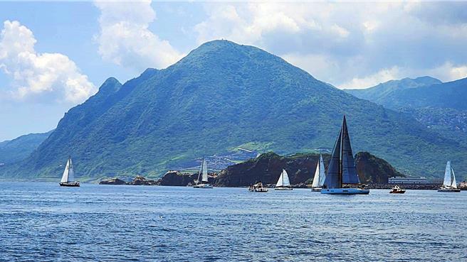 基隆市23日举行台琉杯国际帆船赛，吸引来自9个国家超过200名选手，分乘30艘不同的帆船参赛。（基隆市政府提供／张志康基隆传真）